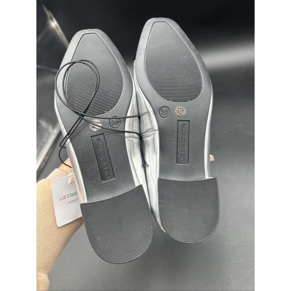 Liz Claiborne Flori‎ Women's Ballet Flats Cap Toe Silver Multi Sz 5.5 M - Picture 6 of 7